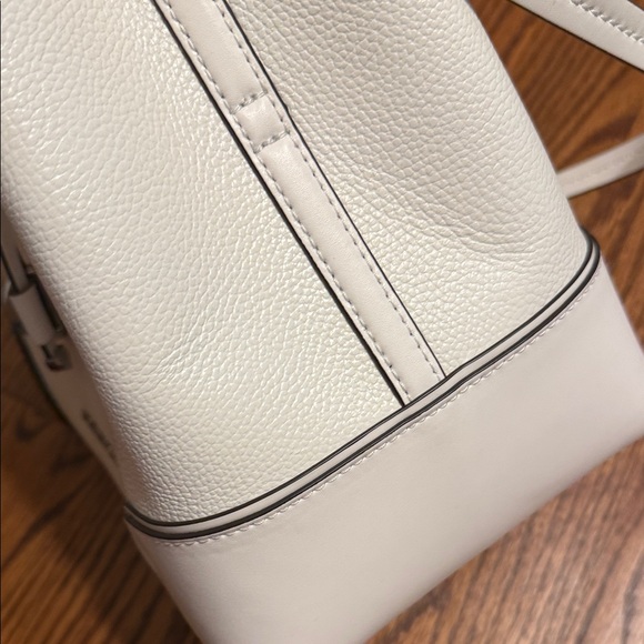 MICHAEL KORS White Pebbled Leather Drawstring Bucket Shoulder Bag - Picture 6 of 16